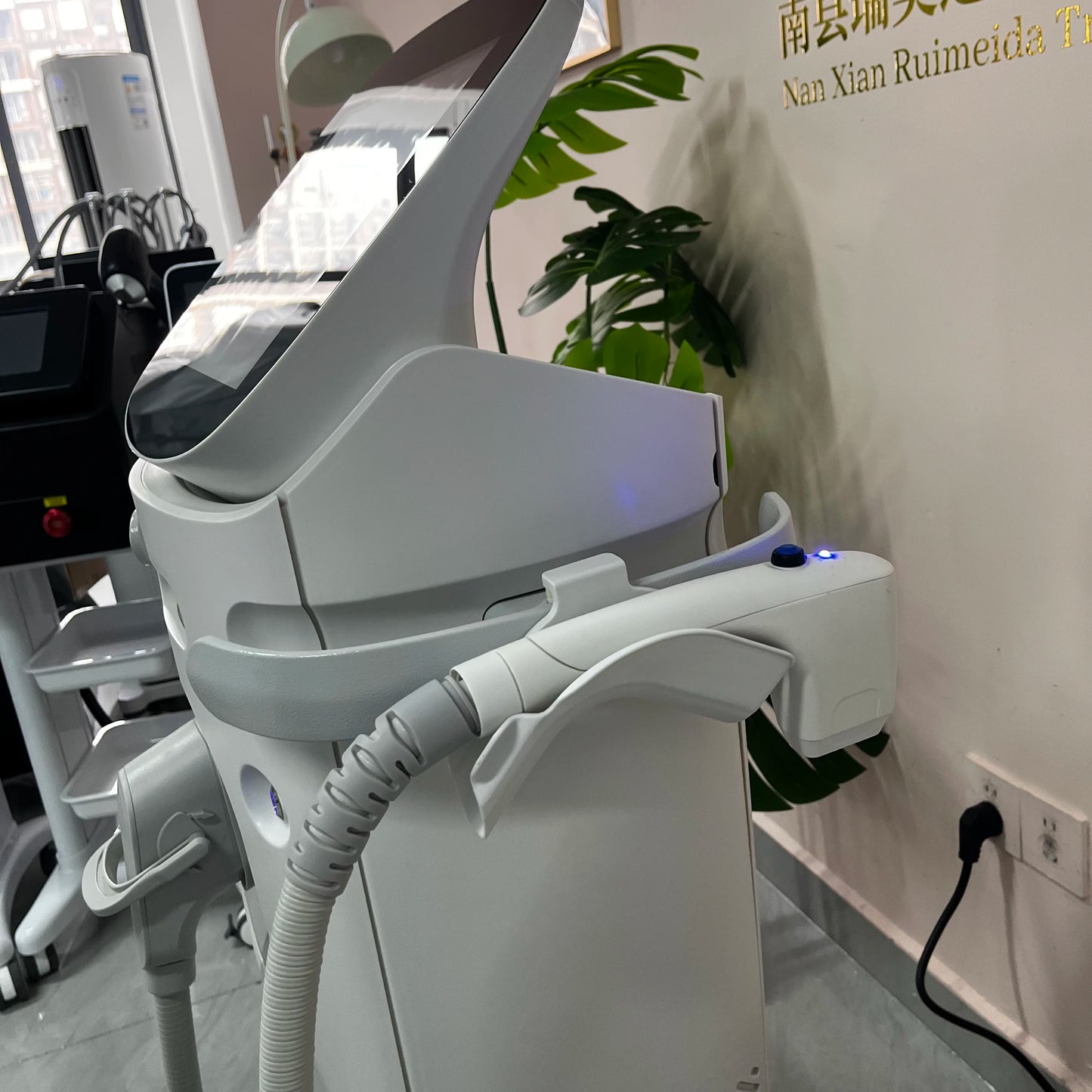 High Power Professional Non Invasive Facial Anti-aging Machine RF Skin Tightening Body Shaping Machine