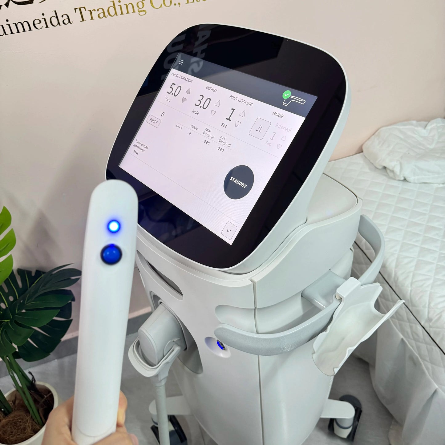 Ultrasonic Skin Tightening and Lifting Device Anti Aging Facial Machine for Neck Eye Area Sagging Skin Suitable for Spa