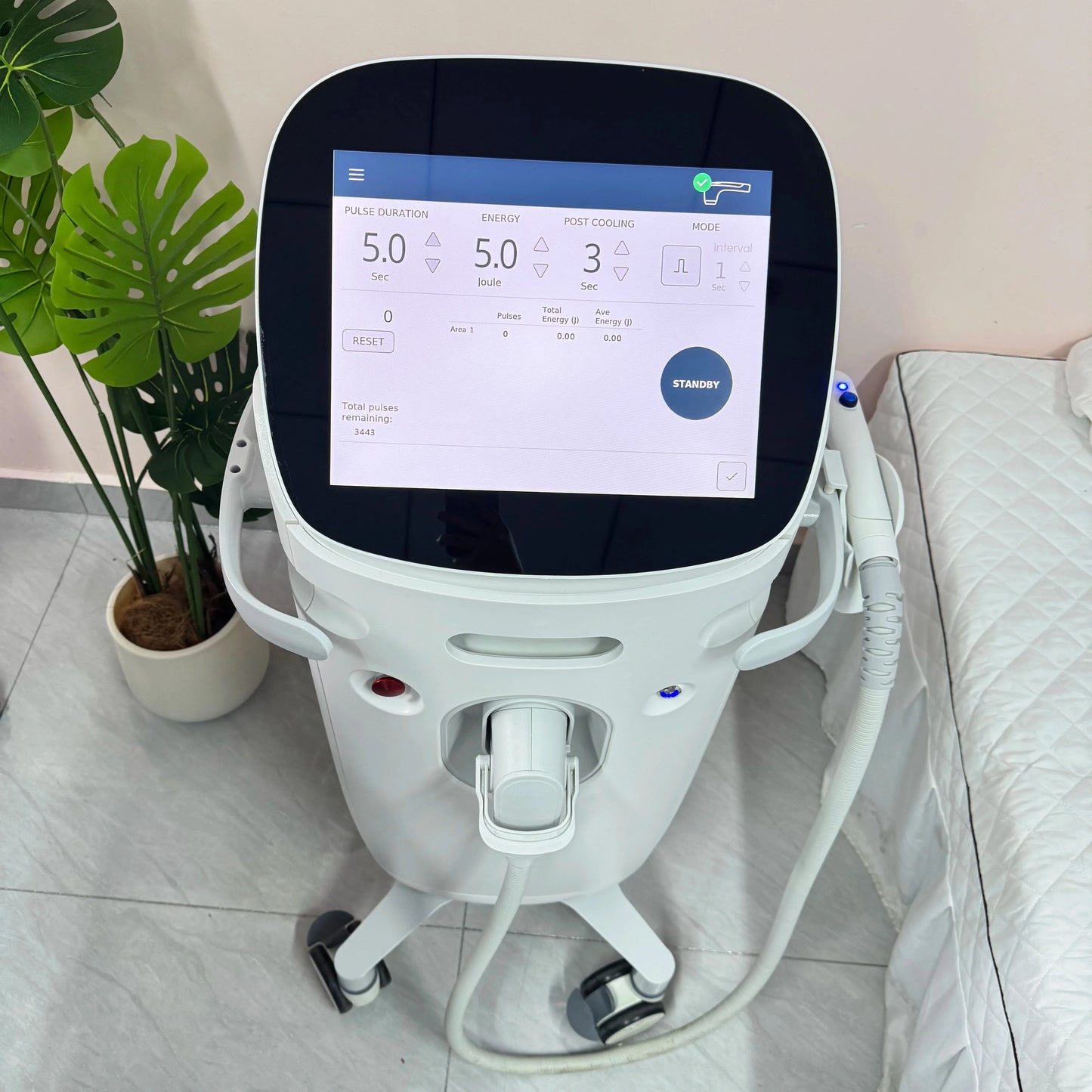 Ultrasonic Skin Tightening and Lifting Device Anti Aging Facial Machine for Neck Eye Area Sagging Skin Suitable for Spa